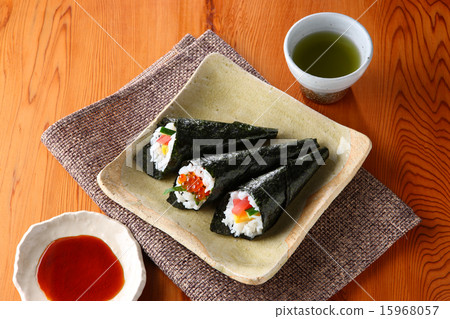 Hand rolled sushi 15968057