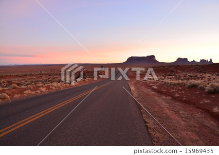 紀念碑谷的早晨 15969435