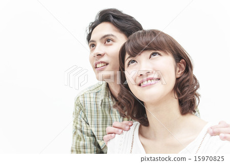 Horizontal line of formal men and women 15970825