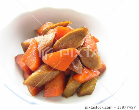 美味地燜和炒牛蒡和胡蘿蔔 15977457