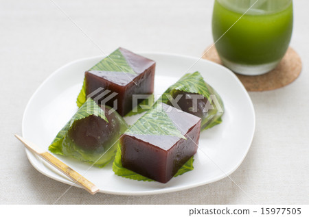 水肥皂和竹子包和冷綠茶（水平位置） 15977505