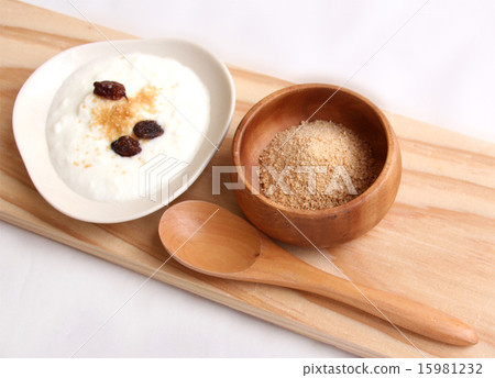 Tangle sugar and yogurt 15981232