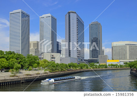 Water bus that goes Osaka business park 15981356