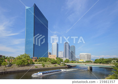 Water bus that goes Osaka business park 15981357