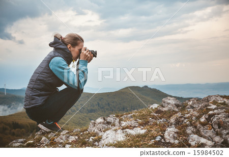 Woman photographer 15984502