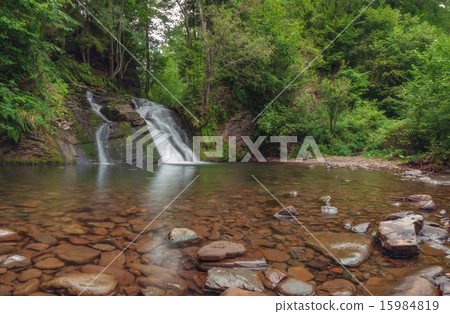 waterfall 15984819