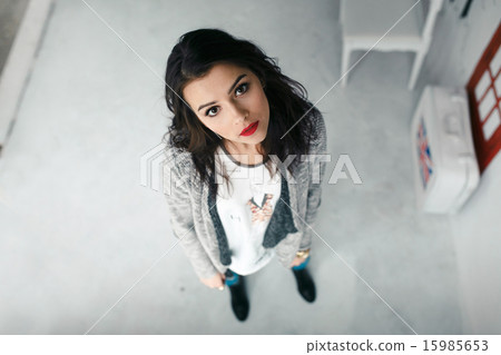 Emotsionalnaya Beautiful girl posing in camera 15985653