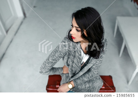 Emotsionalnaya Beautiful girl posing in camera Emotsionalnaya Beautiful girl posing in camera 15985655