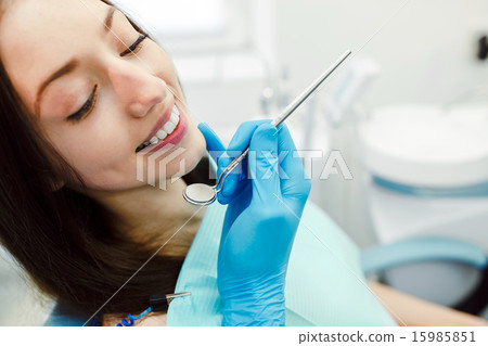 Inspection teeth the girl Inspection teeth the girl 15985851