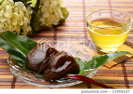 Brown sugar crab and cold tea 15989287