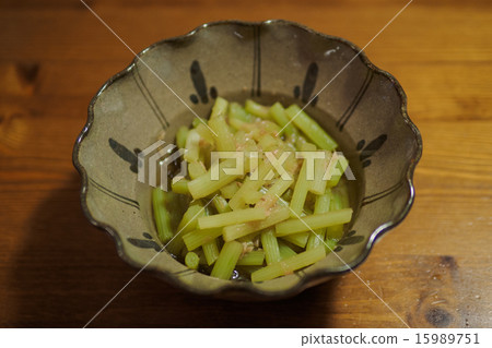 Simmered dish / Karatsu-yaki pot Simmered dish / Karatsu-yaki pot 15989751