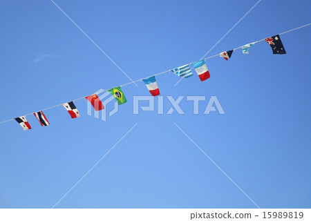 The national flag and the sky 15989819