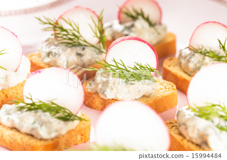 canapes  with radish 15994484