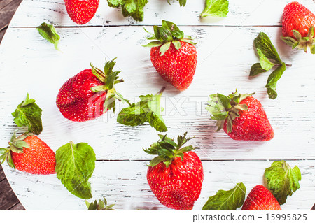 Strawberry and mint 15995825