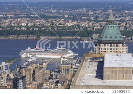 Carnival Splendor going on the Hudson River 15995953