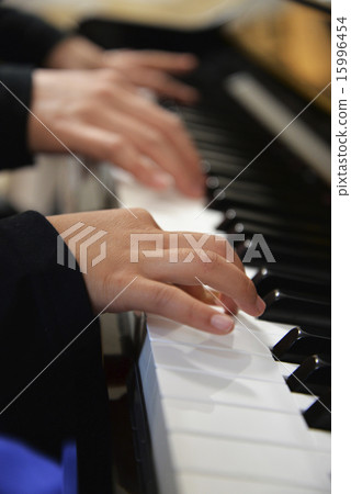Hand playing the piano 15996454
