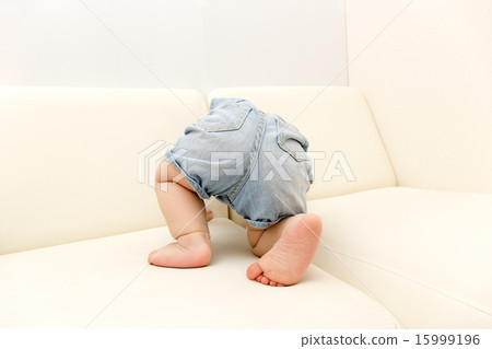 Baby Butt Pose Cute Min Round 15999196