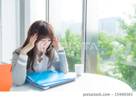 年輕的女士 15999365