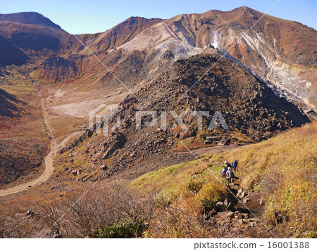 A view from the mountain trail at autumn climbing to Oita Prefecture Kuju Renjozan Mt. A view from the mountain trail at autumn climbing to Oita Prefecture Kuju Renjozan Mt. 16001388