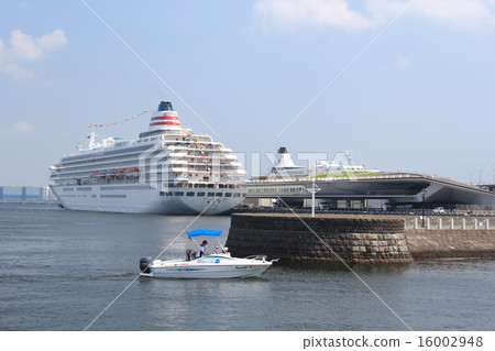 Cruise ship Cruise ship 16002948