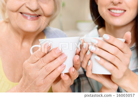 Grandmother and granddaughter with cups Grandmother and granddaughter with cups 16003057