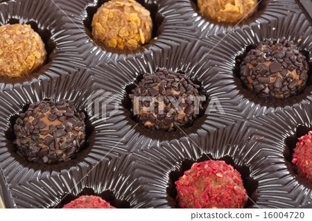 Multicolored candy in box 16004720