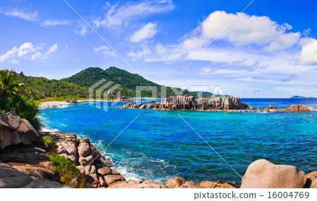 Panorama of tropical beach at Seychelles 16004769