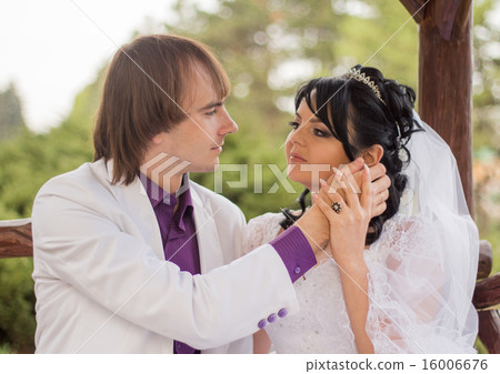 Couple love bride and groom posing sitting on wood 16006676