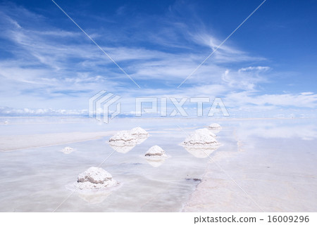 Uyuni salt lake   16009296