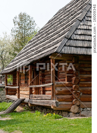 wooden house 16009348