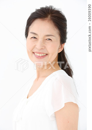 Middle aged women's portrait Middle aged women's portrait 16009390