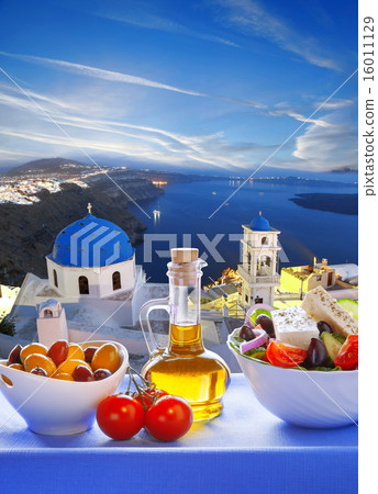 Greek salad on Santorini island in Greece 16011129