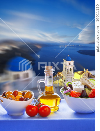 Greek salad on Santorini island in Greece 16011130