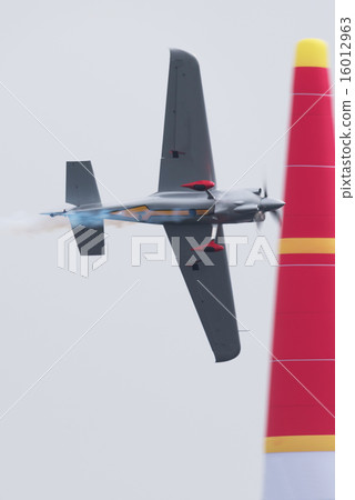 Pass through the eleos pylon 16012963