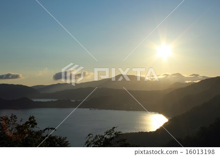 清晨寧靜 清晨寧靜 16013198