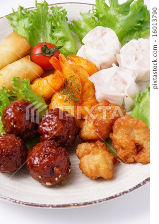 Chinese cuisine  16013790