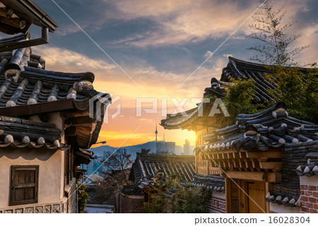 Bukchon Hanok Village 16028304