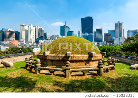 Seonjeongneung Royal Tombs 16028335