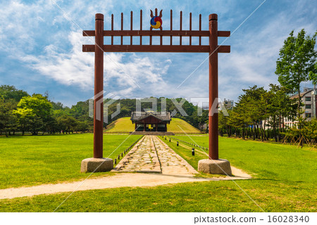 Seonjeongneung Royal Tombs 16028340
