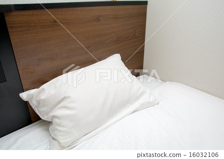 White pillow 16032106