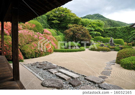 [瀨戶內33觀音聖地] 岡山縣高橋市6月杜鵑花盛開的小堀遠州的庭園寄居寺13號 16032165