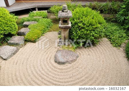 【瀨戶內33觀音聖地】岡山縣高橋市萊久寺園石燈籠和枯山水園13號 16032167