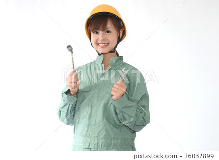 A young woman wearing a bridge 16032899
