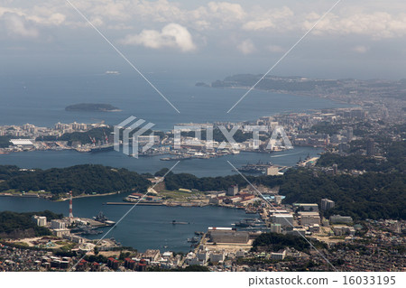 Aerial shot near Yokosuka Port 16033195