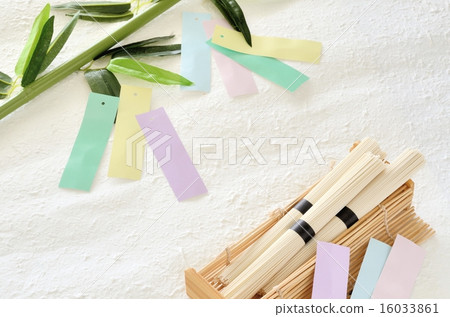 Strips and bamboo leaves and Japanese noodles Japanese paper background 16033861