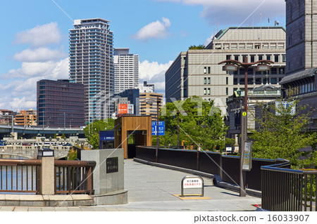 從Nakanoshima Garden Bridge觀看市政廳 從Nakanoshima Garden Bridge觀看市政廳 16033907