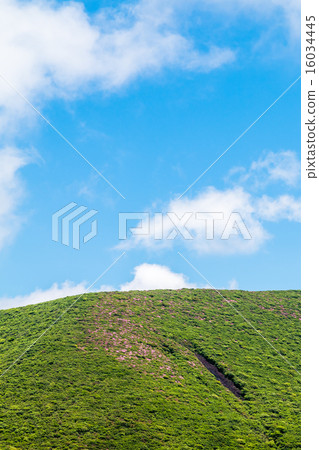 Miyama Kirishima of the North Oboip mountain slope seen from Heiji-dake Miyama Kirishima of the North Oboip mountain slope seen from Heiji-dake 16034445