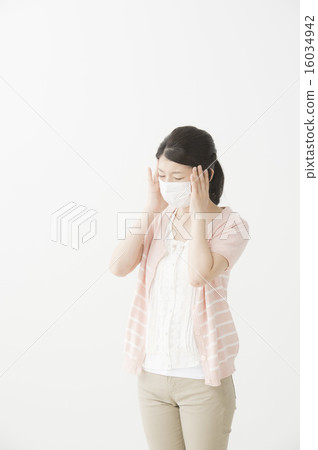 Women who masked (in their twenties) Women who masked (in their twenties) 16034942