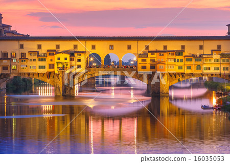 Arno and Ponte Vecchio at sunset, Florence, Italy 16035053