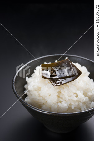 Tsukudani of kelp and rice 16035372